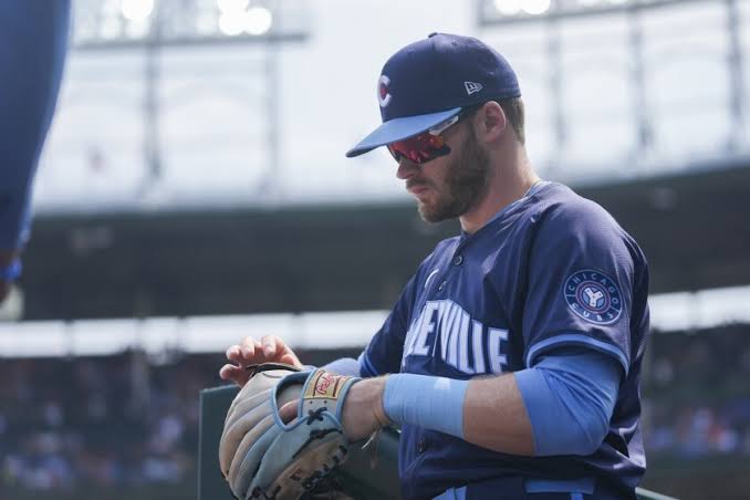 Cubs' Ian Happ scratched from series finale Sunday - Chicago Sun-Times
