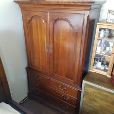 Vintage ethan allen georgian court armoire entertainment center beatrixjames 5 out of 5 stars (2) $ 1,100.00. Ethan Allen Georgian Court Queen Anne Armoire Tv Cabinet Furniture Home Living Furniture Shelves Cabinets Racks On Carousell