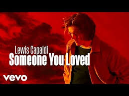 Y vente pa' la cama, y por la mañana no quiero verte, no quiero verte irte sin mí y regálame un beso, solo por eso vale la. Lewis Capaldi Someone You Loved Youtube Love Yourself Lyrics Songs Saddest Songs