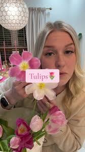 Replying to @C10 🦋 My favorite way to use tulips in bud vases or  arrangements🌷😍✨#fyp #tulips #flowers #springflowers