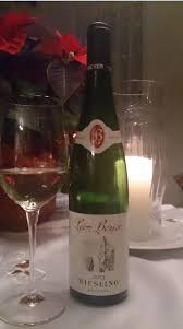 Vin Leon Beyer Un Vin Blanc Sec Et Fruite Pays France Region Alsace Cepage Riesling Tres Bon Vin Que J Aime Prendre En Ac Wine Bottle Riesling Wine
