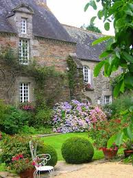 Promenade Dans Les Jardins Du Botrain Les Jardins Du Botrain Beaux Jardins Jardins Jardin Maison
