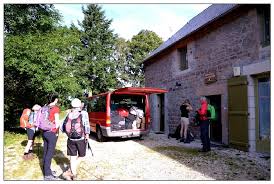 Depart Du Gite De Millevaches On Charge Le Camion Du Logisticien C Bureau Des Accompagnateurs De La Montagne Limousine E Millevaches Limousine Accompagnateur
