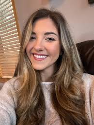 Hey!! My names Jackie I'm building a clientele here in Stuart I have been  doing hair for 16 years and just recently moved back here from Orlando! If  anyone's interested in blondes