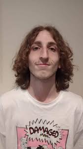 Lembro-me dos meus pais, à mesa, dias a fio, rodeados da papelada do  Visto': ser adolescente imigrante