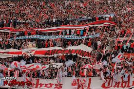 Resultado de imagen para HINCHADA DE RIVER EN LANUS