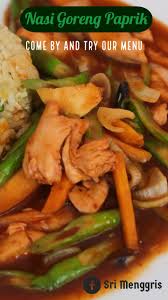 Anda dapat menemukan bumbu nasi goreng instan dengan beragam rasa yang enak, seperti rasa kecap, pedas, hingga seafood. Nasi Goreng Paprik Nasi Goreng Dishes Food