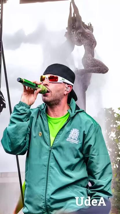 🔥💚 FERXXO VOLVIÓ A CASA. Hoy FEID visitó la Universidad de Antioquia,  donde creció entre clases de extensión, cursos y arte, acompañado por su  papá, profesor de la Facultad de Artes. Felicitaciones a ...