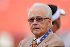 Former Viking to sue Dr. James Andrews for $180 million