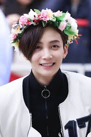Jeonghan Flower Crown 2 Seventeen Kpop Jeonghan Seventeen Jeonghan