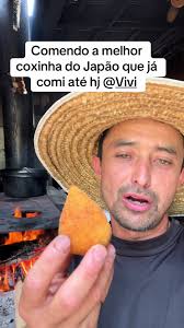 Os Três Cachorros Comendo Coxinha