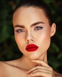 Kim Decker's Instagram, Twitter & Facebook