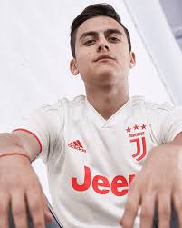 Black And White And Read All Over Juventus Adidasfootball Reveal The Juventus 19 20 Paulo Dybala Foto Di Calcio Calcio Calciatori