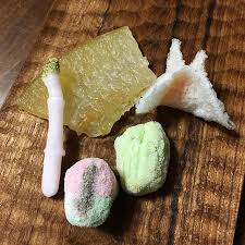 美味しい和菓子を頂く お店の前を通って帰るのだけど 敷居が高くて入れなかったお店に 連れて行ってもらいました 晩白柚のお菓子が美味しかった 太宰府藤丸 和菓子 和菓子 お菓子 美味しい