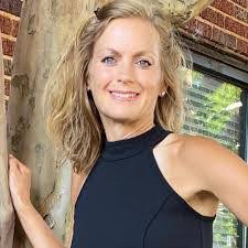 Kari Coates's Instagram, Twitter & Facebook