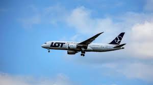 Information and translations of samolot in the most comprehensive dictionary definitions resource on the web. Lot Do Domu Z Lotniska Londyn Heathrow Przyleci Pierwszy Samolot Z Polakami