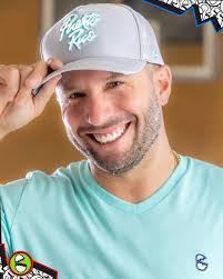 Richard Carreno's Instagram, Twitter & Facebook