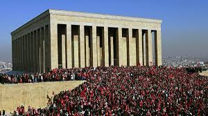 Jun 08, 2021 · ankara'da temaslarda bulunan cumhuriyet meclisi başkanı önder sennaroğlu, anıtkabir'i ziyaret etti. Ataturk Un Anitkabir E Defnine Iliskin Yeni Goruntuler Ortaya Cikti Sputnik Turkiye