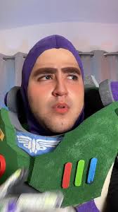 ¿Por qué no contestan? #buzz #buzzlightyear #buzzlightyearofstarcommand  #comandoestelarrespondan #buzzlightyearcosplay #buzzlightyearfilter