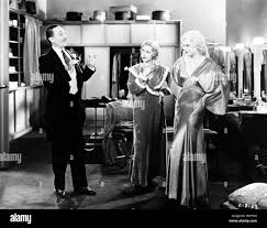 Original Film Title: THREE WISE GIRLS. English Title: THREE WISE GIRLS.  Film Director: WILLIAM BEAUDINE. Year: 1932. Stars: JEAN HARLOW; MAE  CLARKE. Credit: COLUMBIA PICTURES / Album Stock Photo - Alamy