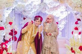 Nadzmi adhwa bin nor adzmi (lahir 6 november 1992) ialah seorang pelakon, pengacara, penyanyi dan model lelaki malaysia. Foto Sekitar Kemeriahan Majlis Malam Berinai Nadzmi Adhwa Ardell Aryana