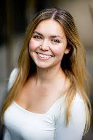 Laura Schilz's Instagram, Twitter & Facebook