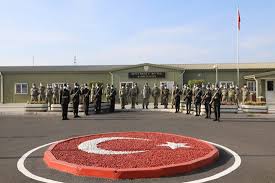 المادة 66 من الدستور التركي يعرف «الترك» بأنه «أي شخص مرتبط بالدولة التركية من خلال رابطة المواطنة»، وبالتالي، فإن الاستخدام القانوني ل «التركية» مصطلح كمواطن في تركيا يختلف عن التعريف. Ø¨Ø§Ù„ØµÙˆØ± ÙˆØ²Ø§Ø±Ø© Ø§Ù„Ø¯ÙØ§Ø¹ Ø§Ù„ØªØ±ÙƒÙŠØ© ØªØ¹Ù„Ù† Ø§Ù†ØªÙ‡Ø§Ø¡ Ø§Ù„ØªØ¯Ø±ÙŠØ¨Ø§Øª Ø§Ù„Ø¹Ø³ÙƒØ±ÙŠØ© ÙˆÙƒØ§Ù„Ø© Ù†ÙŠÙˆ ØªØ±Ùƒ Ø¨ÙˆØ³Øª Ø§Ù„Ø§Ø®Ø¨Ø§Ø±ÙŠØ©