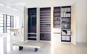 Moderne garderobe ich finde diese idee einfach genial, naja man muss platz haben wandabstand 15 cm die garderobe matches von spinder design ist der hingucker für ihren flurbereich. Schonbuch Garderoben Dielenmobel Design Hinter Der Haustur