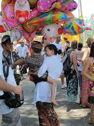 Go To Local Festivals And Events To Really Experience And Learn About Local Culture Ubud Bali Responsibletourism Indonesia