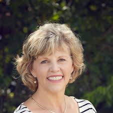 Sandy Keen's Instagram, Twitter & Facebook