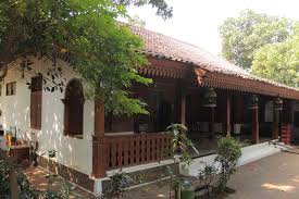 Joglo merupakan rumah tradisional jawa yang umumnya dibuat dari kayu jati. Arsitektur Tradisional Rumah Betawi Arsitag