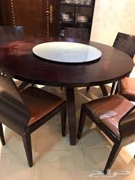 طاولة طعام دائرية متحركة