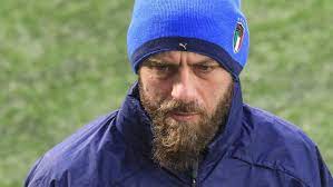 Roma legend daniele de rossi has revealed there was a time he wanted to sign for man utd as he 'loved' them when he was growing up. Corona Daniele De Rossi Ins Krankenhaus Eingeliefert Nationalteams Sportnews Bz