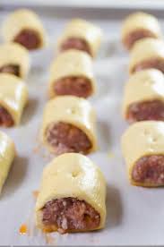 Easy Sausage Rolls These Are Perfect To Make Ahead Too Freeze These Before Adding An Egg Wash And Keep Them In Th Freezable Appetizers Food Appetizers Easy