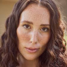 Willa Prescott's Instagram, Twitter & Facebook