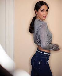 Aug 22, 2021 · paola di benedetto ha condiviso una storia instagram mentre era a registrare a rtl 102.5: Paola Di Benedetto Paodb Photos And Outfits On 21 Buttons