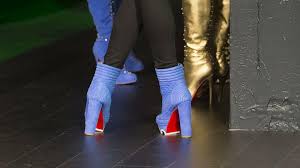 Vos données sont collectées par christian louboutin suisse sa aux seules fins de vous tenir informé(e) de notre actualité ou des évènements christian louboutin. Designer Louboutin Darf Als Einziger Schuhe Mit Roten Sohlen Verkaufen