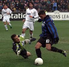 Real madrid busca recuperação no espanhol para não perder título de vez. 90s Football On Twitter Roberto Baggio Vs Real Madrid