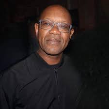 𝗘𝗠-𝗖𝗘𝗘 AKA 𝗠𝗶𝘀𝘀 𝗖𝗵𝗲𝗿𝗼𝗸𝗲𝗲 is a UK based R&B singer,  songwriter and producer who has recorded, written, produced and/or  performed with a diverse variety of artists including Kylie Minogue, Jessie  J, Gary