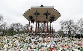 März wurde wayne couzens, ein polizeibeamter des metropolitan police service. Gewalt Gegen Frauen In Grossbritannien Britinnen Begehren Nach Mord An Sarah Everard Auf