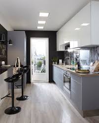Relooker Cuisine Comment Lui Donner Du Style Meuble Cuisine Blanc Meuble Cuisine Cuisine En Longueur