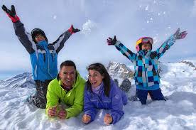 Voir l'immense sapin sur rockefeller center plaza, déambuler entre ou partir a noel en famille en france > guide. Festival Des Oursons A Orcieres Ou La Magie De Noel