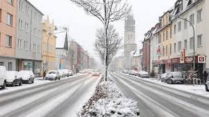 It is situated on the river hase in a valley penned between the wiehen hills and the northern tip of the teutoburg forest. Schnee In Osnabruck
