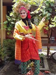 For the film, tiara and i did our research on traditional dance in indonesia, which gave us ideas for both the javanese and malaccan dances, even though they have their distinct differences. Puteri Gunung Ledang Costume