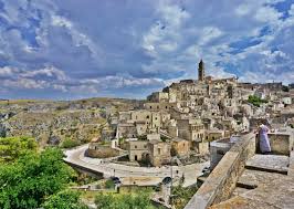 Matera è una città dalla storia antichissima che ha attraversato in modo continuo molti millenni dell'evoluzione umana e oggi si offre come scenario di prenota online le visite con guida turistica autorizzata per scoprire i sassi di matera il parco della murgia materana e le grandi testimonianze. Top Things To See In Matera The Third Most Ancient City In The World