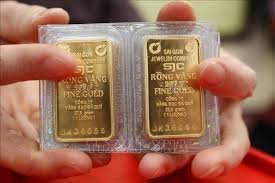 Giá vàng miếng SJC trong nước cao hơn thế giới 3,6 triệu đồng/lượng