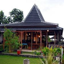 Joglo adalah rumah tradisional masyarakat jawa atau daerah lain di indonesia yang terdiri atas 4 tiang utama. 6 Rumah Adat Joglo Jawa Tengah Timur Gambar Penjelasan