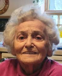 Maggie Bray's Instagram, Twitter & Facebook