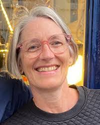 Betsy Mcnamara's Instagram, Twitter & Facebook