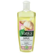 Garlic oil contains allicin, a natural substance that can improve blood flow to the scalp, get rid of any bacteria or fungi living on the scalp and hair, and give life to damaged follicles. Vatika Garlic Enriched Hair Oil 200ml